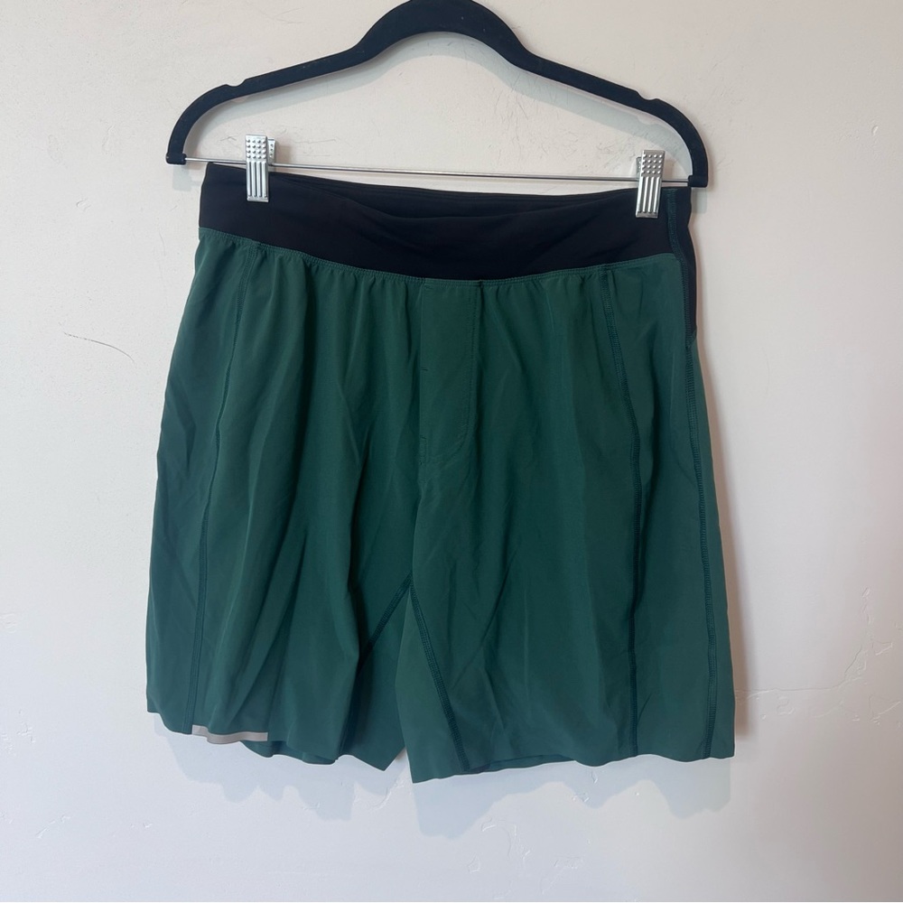 Lululemon Athletica Men’s Size Medium Forest Green and Black Shorts Running 9in